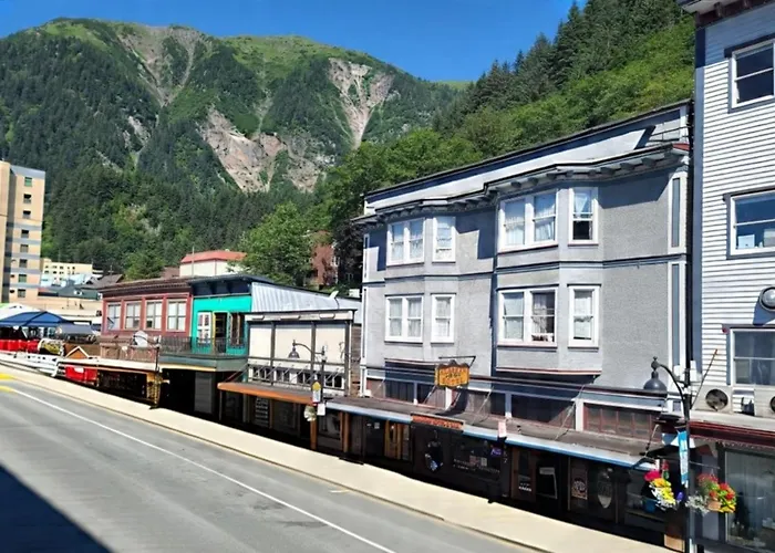 Alaskan Hotel And Bar