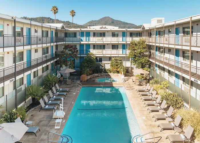 Marin Suites Hotel