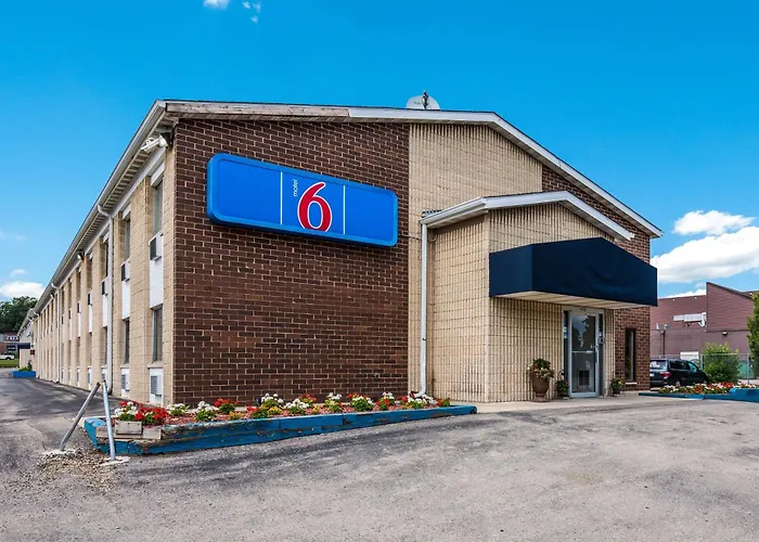 Motel 6-, Wi - East