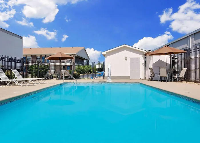Days Inn By Wyndham Demopolis