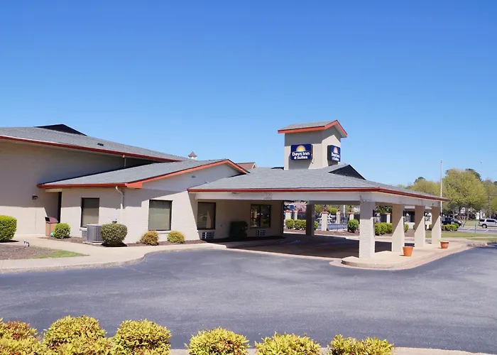 Days Inn & Suites By Wyndham Colonial
