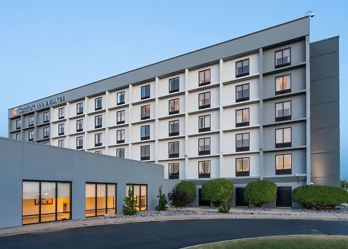 Comfort Inn & Suites Airport