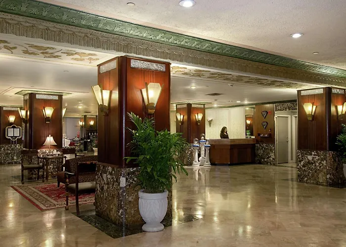 Hilton Netherland Plaza