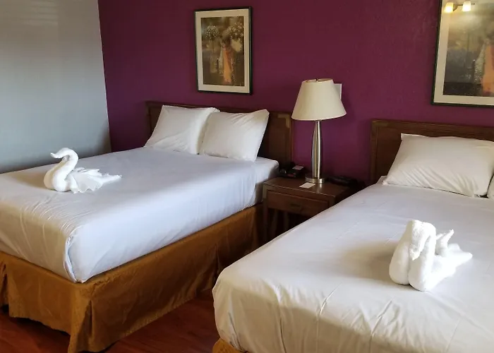 Santa Fe Inn - Pueblo