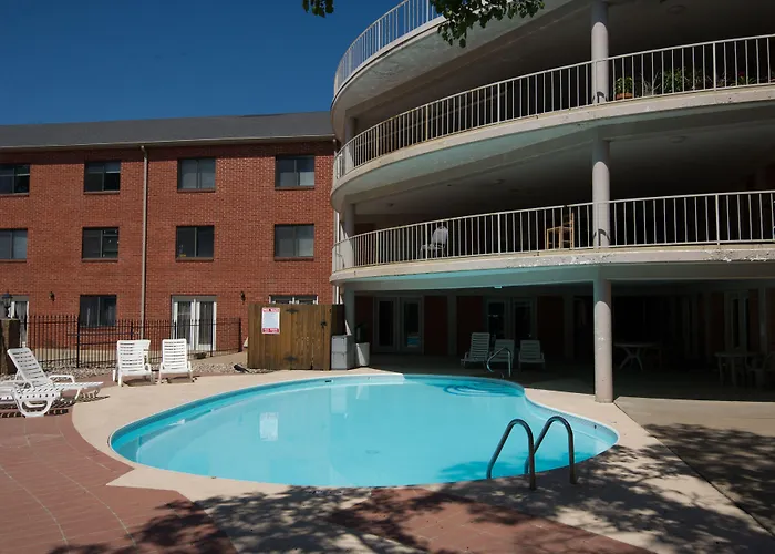 Ramada By Wyndham Topeka Downtown & Convention Center