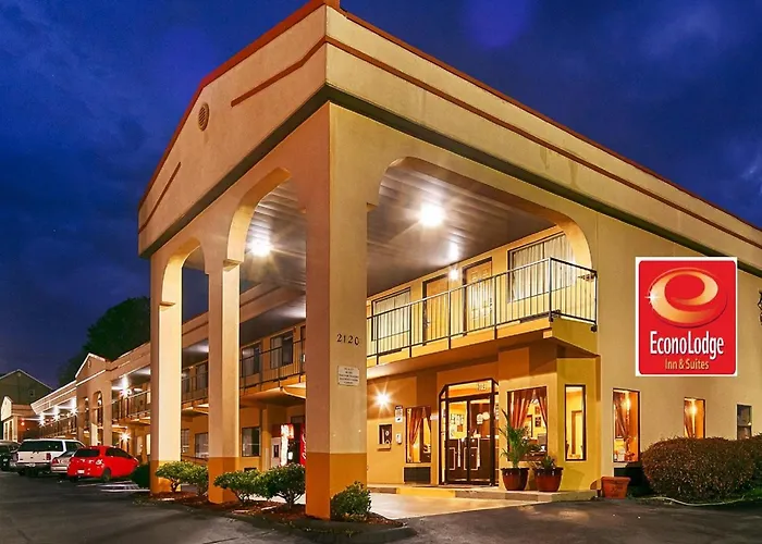 Econo Lodge Inn & Suites