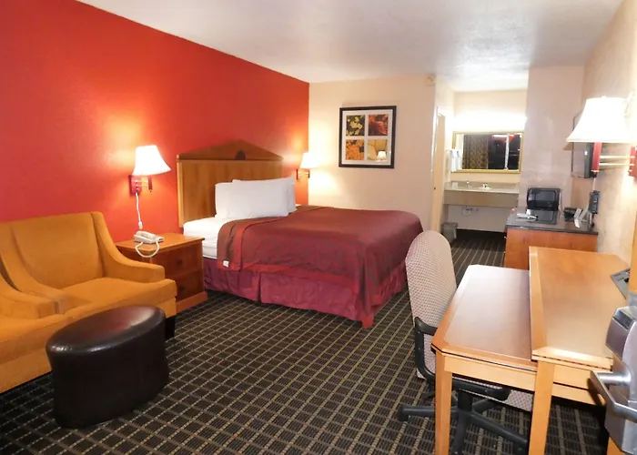 Days Inn By Wyndham Waycross