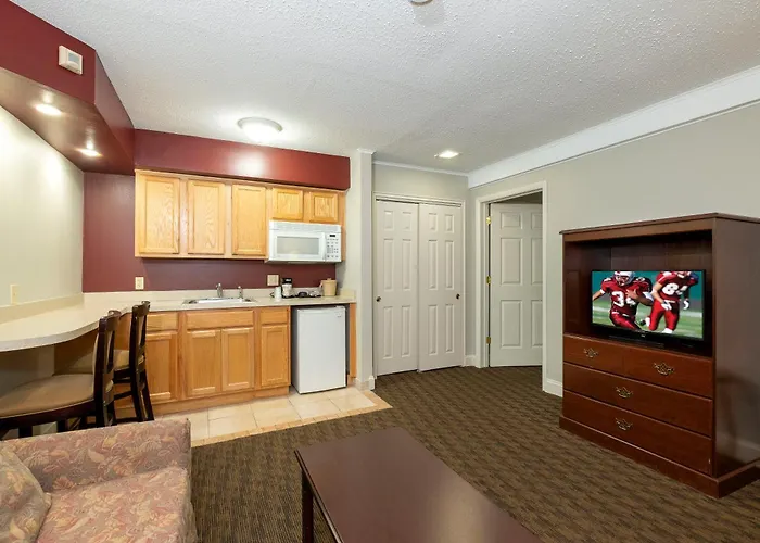 Red Roof Inn & Suites Hazleton