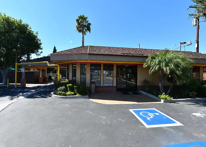 Costa Mesa Inn - Newport Beach Area