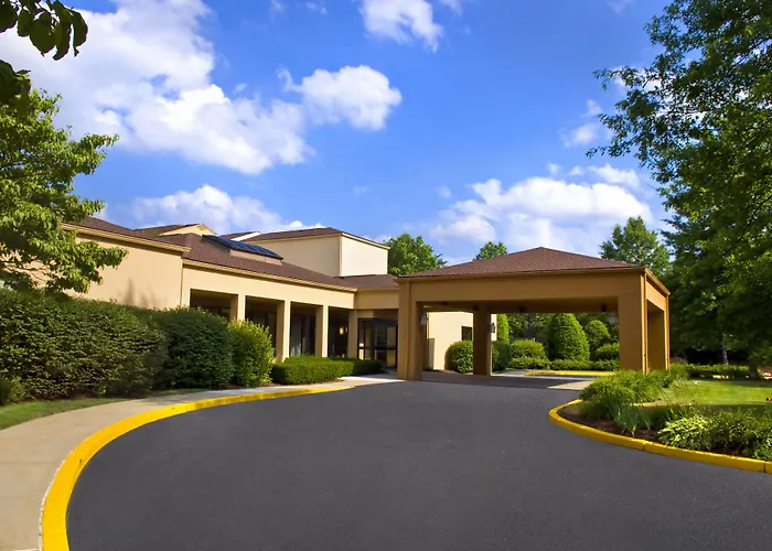 Courtyard By Marriott Boston