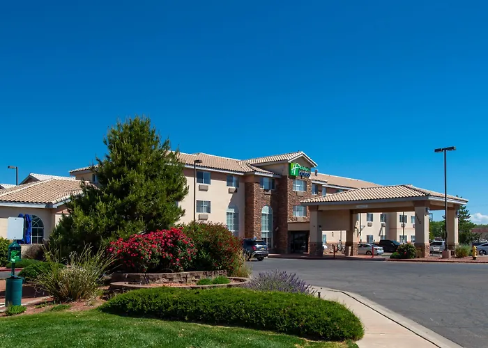 Holiday Inn Express & Suites Bloomfield By Ihg