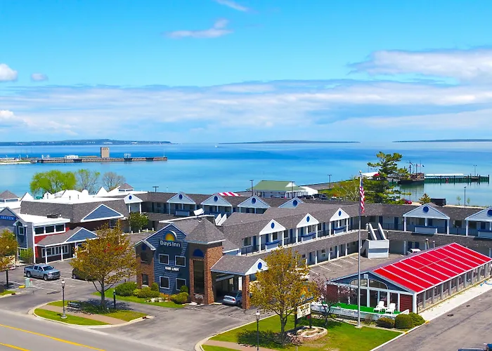 Days Inn By Wyndham Mackinaw City - Lakeview