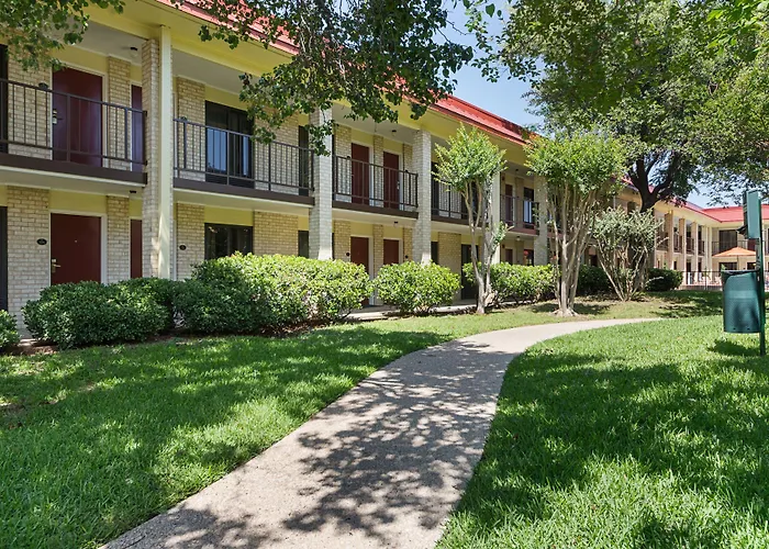 Red Roof Inn Plus+ Dallas - Addison
