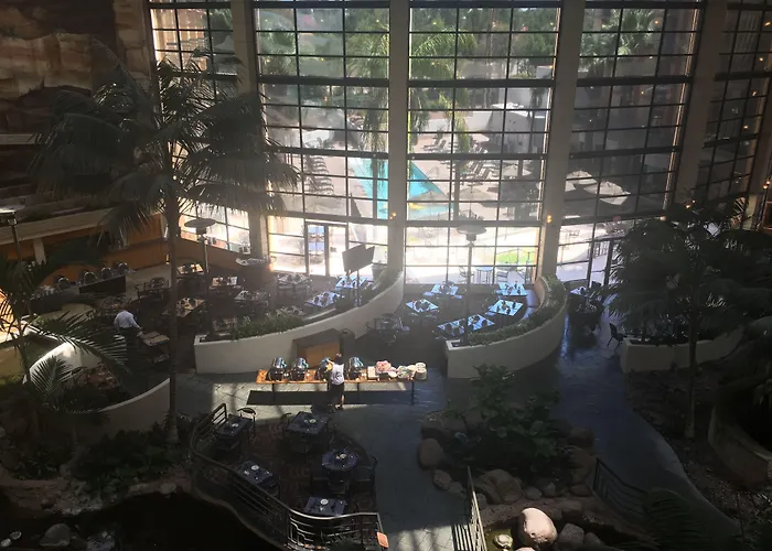 Embassy Suites By Hilton Phoenix Biltmore