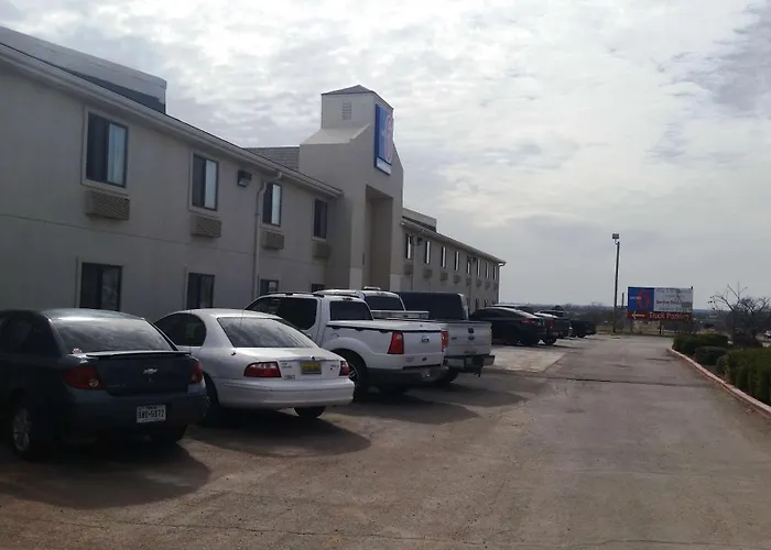 Motel 6 , Ok