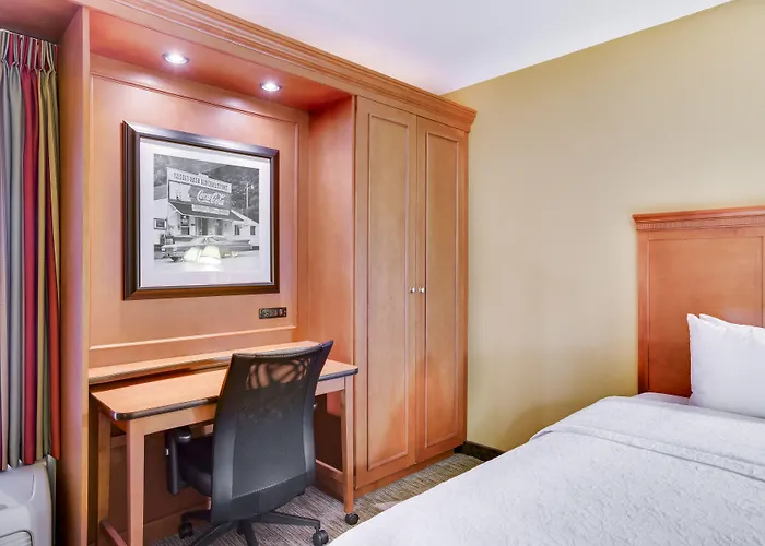 Pittsburgh Airport Inn And Suites