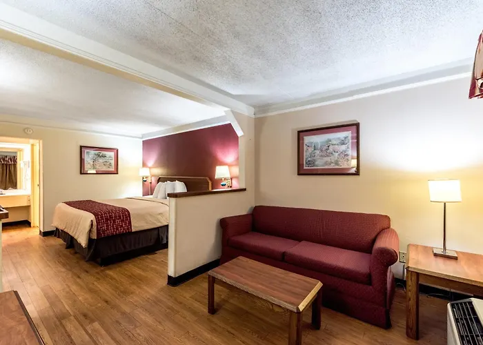 Red Roof Inn & Suites Clinton, Tn