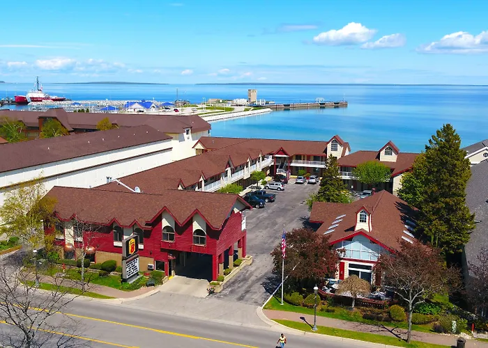 Super 8 Beachfront By Wyndham Mackinaw City, Mi