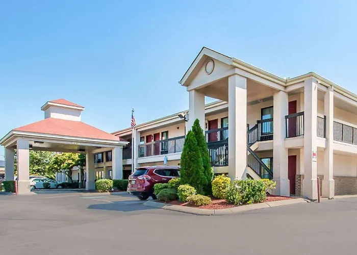 Econo Lodge Inn & Suites Shopping District