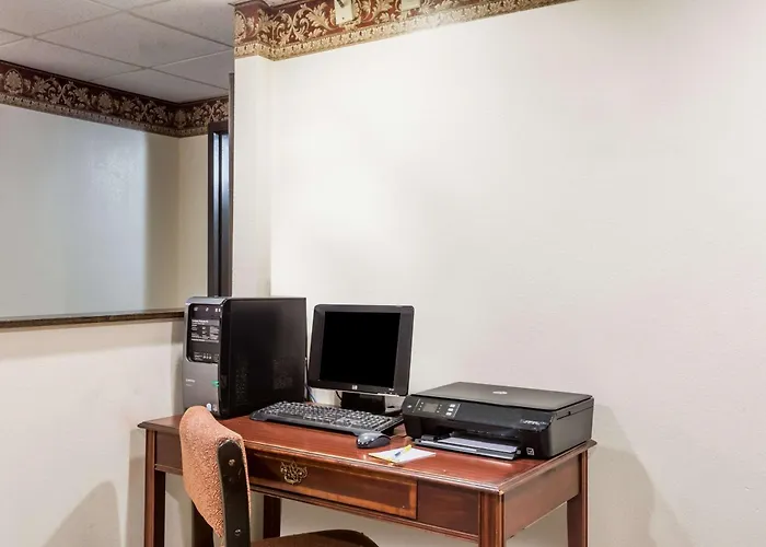 Days Inn & Suites By Wyndham Youngstown / Girard Ohio