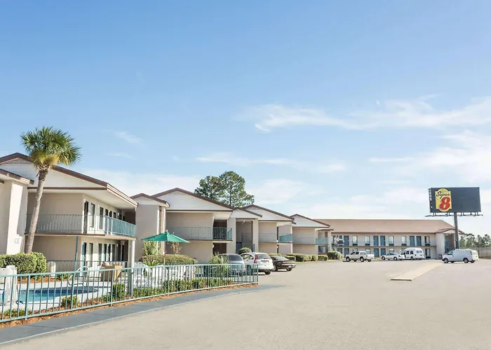 Super 8 By Wyndham Adel Ga I-75