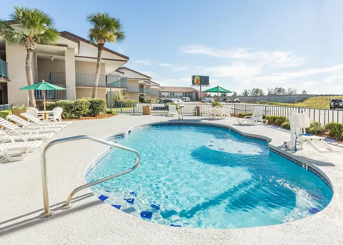 Super 8 By Wyndham Adel Ga I-75