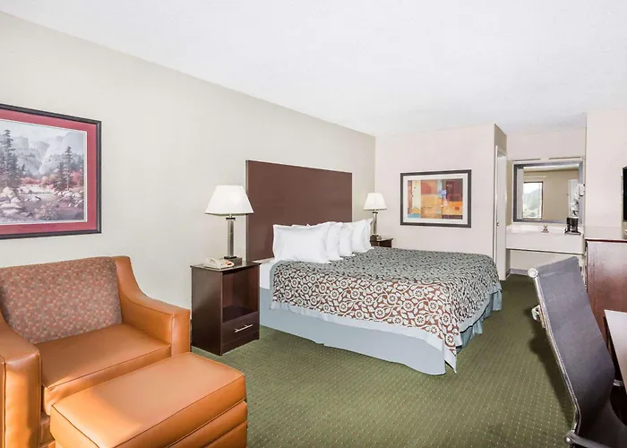 Days Inn By Wyndham Hendersonville