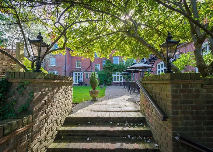 The Crown Manor House Hotel