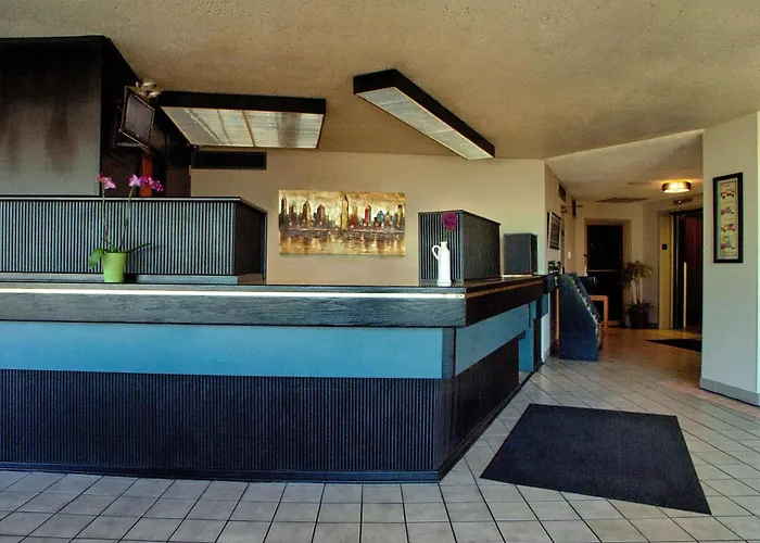 Inn At The Convention Center