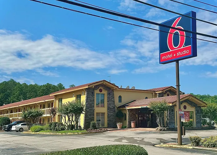 Motel 6 Al University Dr.