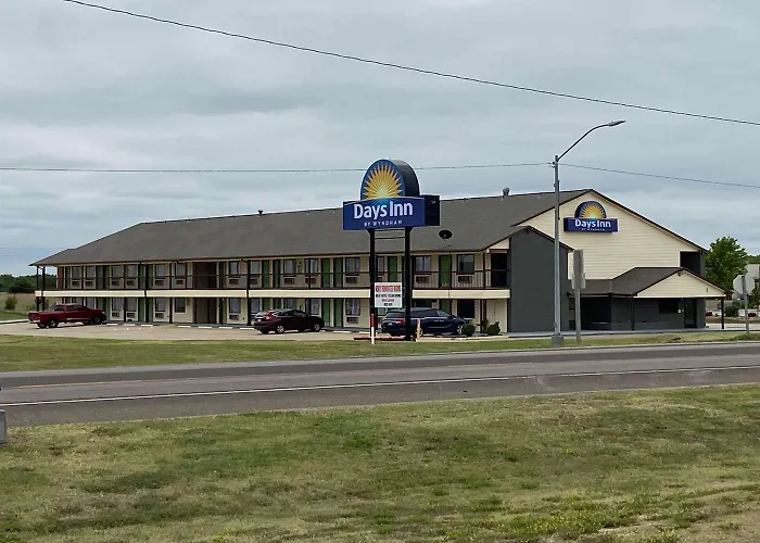 Days Inn By Wyndham Pratt