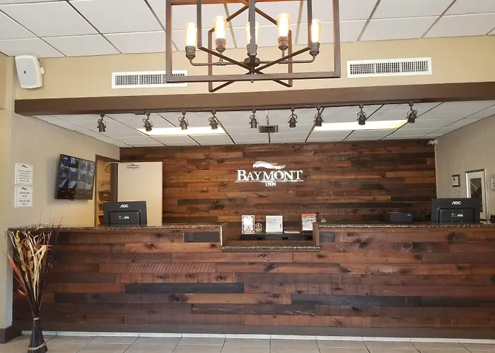 Baymont By Wyndham Sarasota Hotel