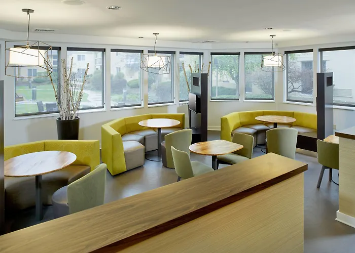 Courtyard By Marriott Lansing