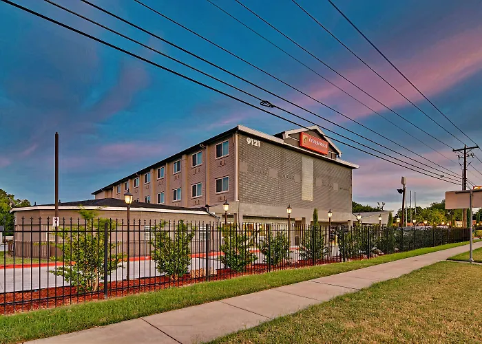 Orangewood Inn And Suites Midtown