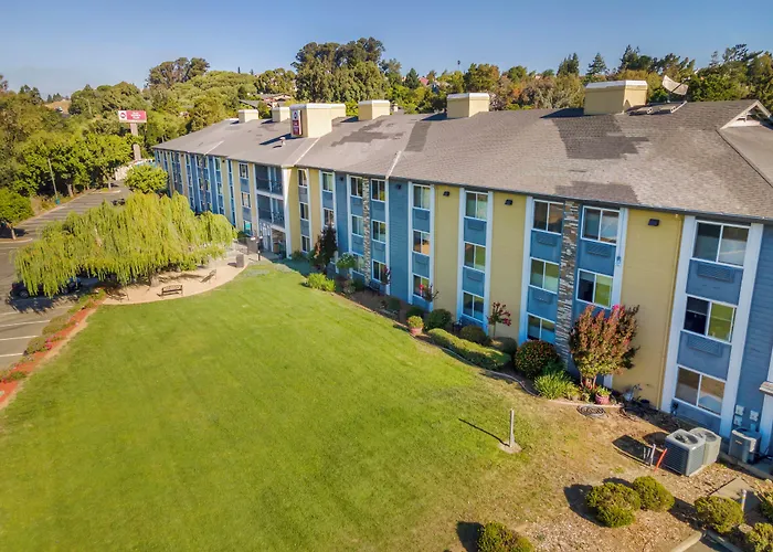 Best Western Plus Heritage Inn