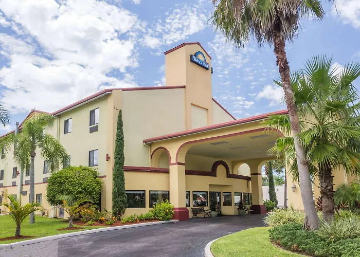 Days Inn By Wyndham Sarasota I-75