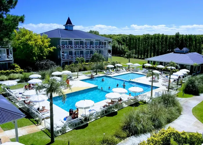 Howard Johnson Hotel & Convention Center Madariaga - Carilo