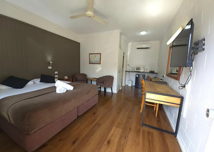 Colonial Rose Motel
