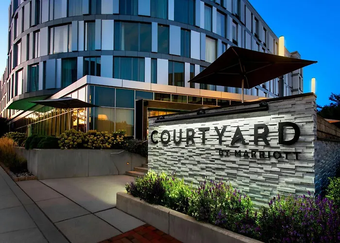 Courtyard By Marriott Philadelphia South At The Navy Yard