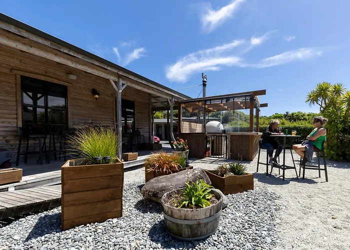 Punakaiki Rocks Hotel & Garden Bar