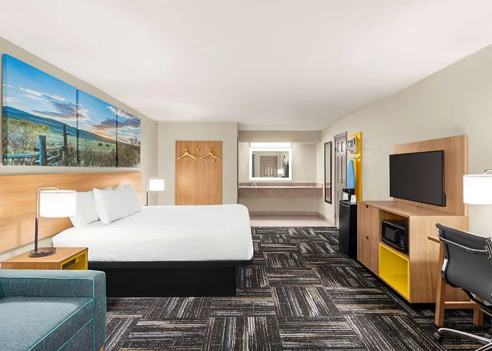 Days Inn By Wyndham Paris