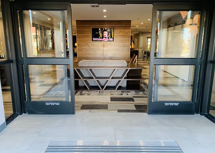 Windmill Suites Surprise - Phoenix, An Ascend Collection Hotel