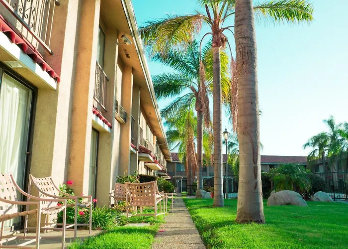 Motel 6 - Hills, Ca