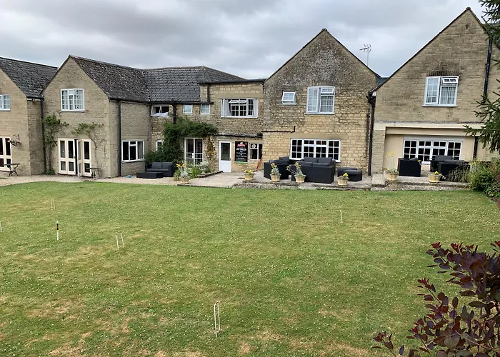 Pettifers Freehouse Hotel
