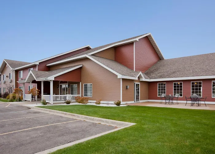 Paynesville Inn & Suites