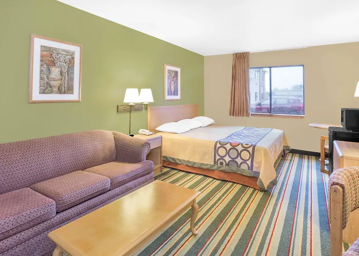 Super 8 By Wyndham East Moline