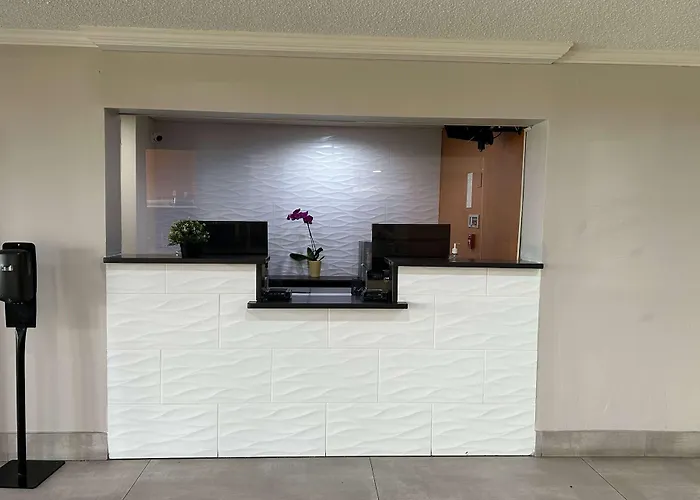 Baymont By Wyndham Orlando South