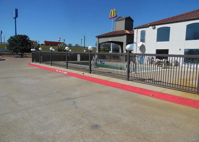 Motel 6-, Tx