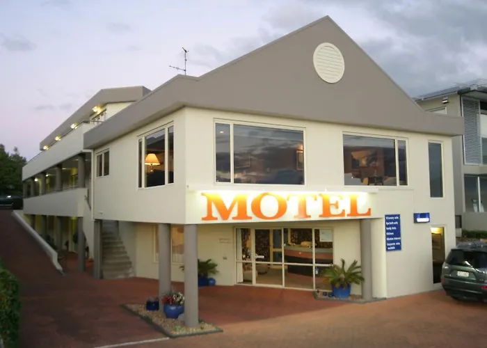 Baycourt Lakefront Motel