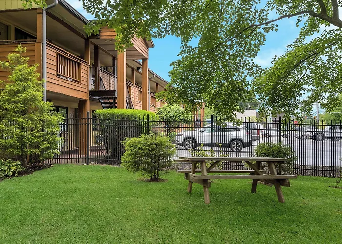 Surestay Plus By Best Western Woodbury Inn